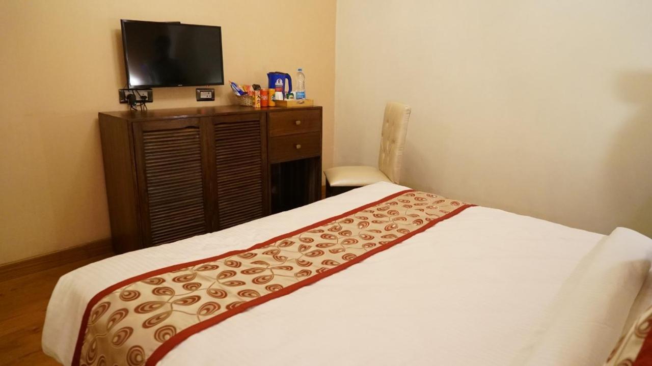 Hotel Sukh Mehal Джаландхар Экстерьер фото